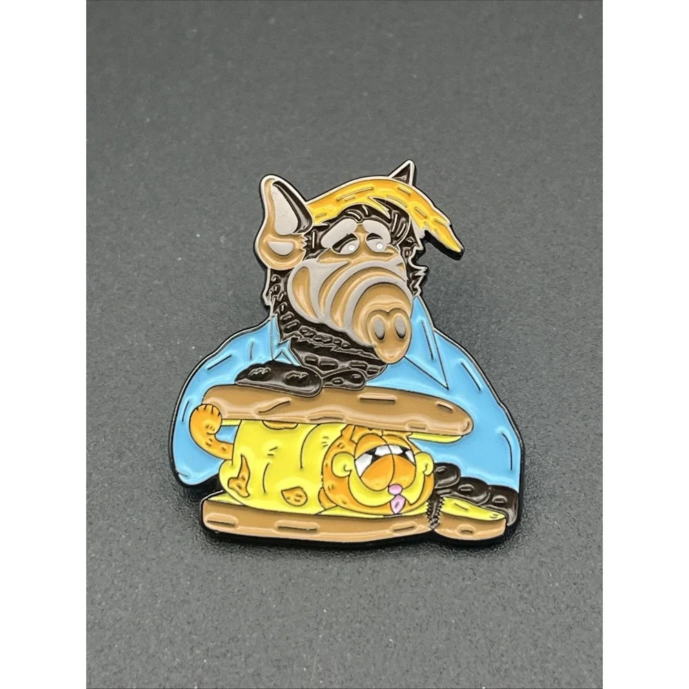 ALF Garfield Cat Sandwich Lapel Hat Pin‎